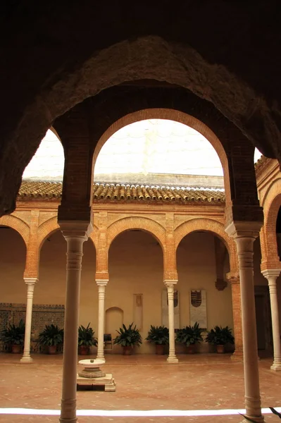Interiores del monasterio de Santa Santa de Cuevas en la isla de la Cartuha en Sevilla — Foto de Stock