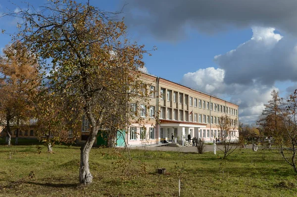 Sekundarschule 3 in der Stadt Ryazhsk. Region Rjasan — Stockfoto