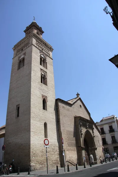 Alte kirche in spanisch seville — Stockfoto