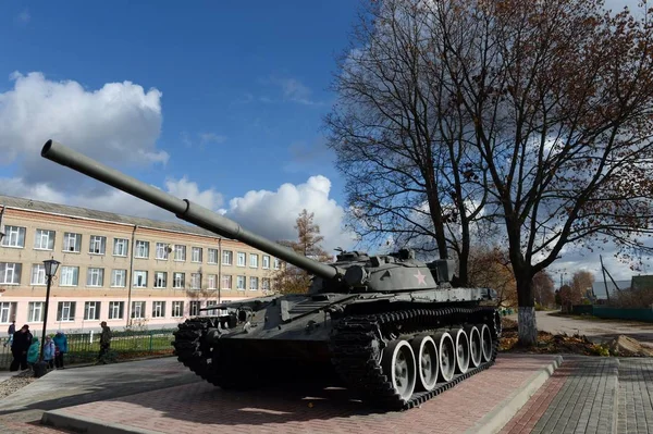 Czołg T-72 w kompleksie pamiątkowym miasta Ryazhsk, obwód ryazański — Zdjęcie stockowe