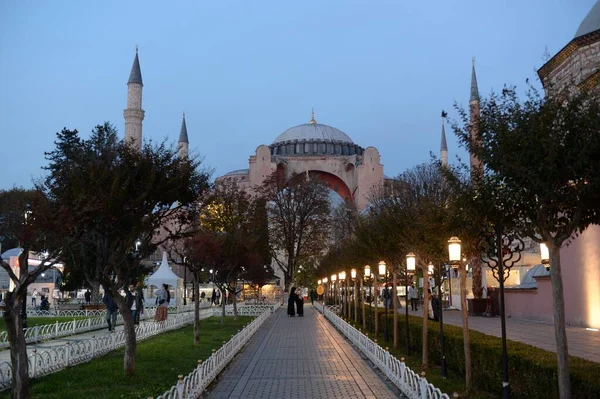 Istanbul Turkey Listopad 2019 Widok Nocną Katedrę Hagia Sophia Placu — Zdjęcie stockowe