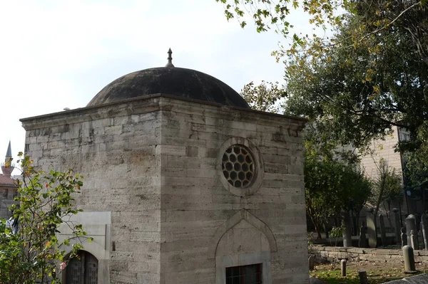 Istanbul Turkey November 2019 Den Gamla Kyrkogården Nära Moskén Ceribasi — Stockfoto