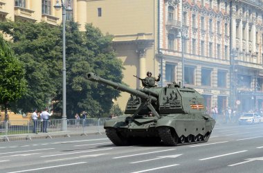  MOSCOW, RUSSIA - 24 Haziran 2020: Rusya 152 mm 'lik tümen güdümlü havan topu 