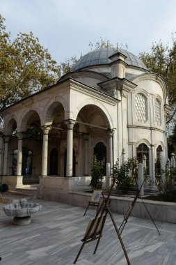 İSTANBUL, TURKEY - 4 Kasım 2019: İstanbul 'daki Antik Anıtları Koruma Derneği binasında eski bir bina. Türkiye