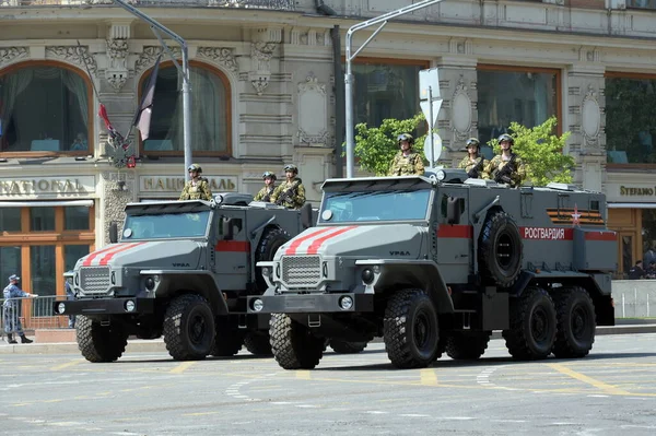 Moskau Russland Juni 2020 Soldaten Der Nationalgarde Auf Gepanzerten Fahrzeugen — Stockfoto