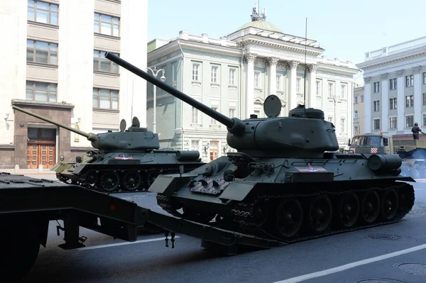 Moscow Russia Czerwiec 2020 Załadunek Czołgów Średnich Próbie Generalnej Parady — Zdjęcie stockowe