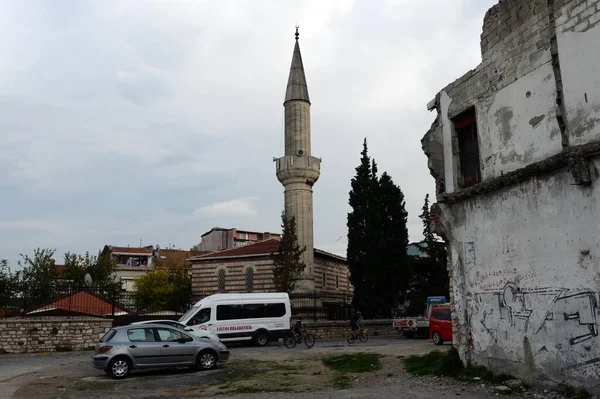 イスタンブール トルコ 11月4 2019 イスタンブールのAyvansarayの古い通りにあるモスク トルコ — ストック写真