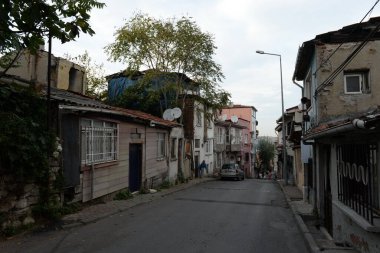 İSTANBUL, TURKEY - 4 Kasım 2019: İstanbul 'da Ayvansaray' ın eski sokaklarında. Türkiye