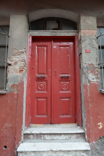 Istanbul Turquía Noviembre 2019 Puerta Antigua Una Casa Calle Ayvansaray —  Fotos de Stock