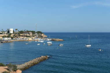 ORIHUELA, COSTA BLANCA, İspanya - 23 Eylül 2018: Orihuela Costa 'daki Cabo Roig' in görüntüsü. İspanya