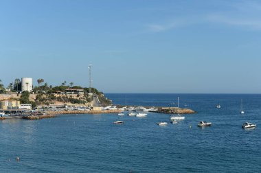 ORIHUELA, COSTA BLANCA, İspanya - 23 Eylül 2018: Cabo Roig 'deki yat limanı. Costa Blanca 'da. Orihuela. İspanya