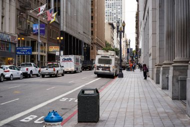 San Francisco, California, ABD - 14 Mayıs 2018: şehrin merkezi caddelerinden biri