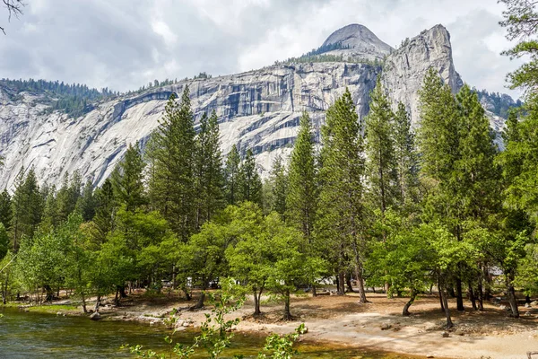 Dağ nehir, Yosemite Milli Parkı, California, ABD