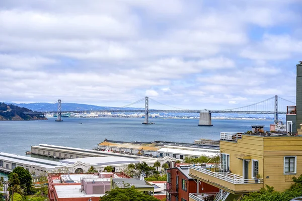 丘から市内港やベイブリッジ サンフランシスコ カリフォルニア州 アメリカ合衆国 2018 ビュー — ストック写真