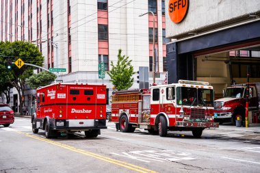 San Francisco, California, ABD - 14 Mayıs 2018: itfaiye ve nöbetçi itfaiye araçları
