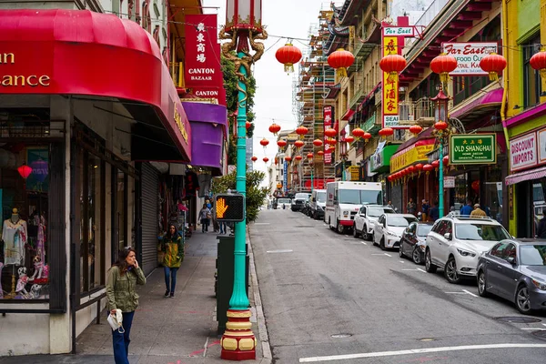 San Francisco, California, ABD - 14 Mayıs 2018: Şehir manzarası. China Town bölgesine, kafeler ve perakende mağazaları