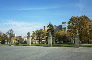 Moskova, Rusya - 14 Ekim 2018: anıtlar için uzay bilimleri, astronotlar sokak kahramanları