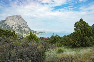 Sokol ve köy Novy Svet, Sudak District, Kırım'da bir görünümünü monte