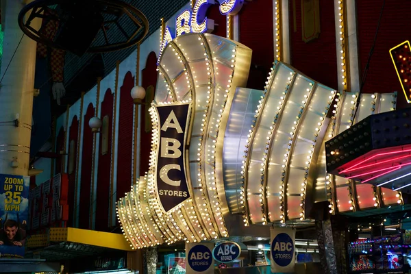 Las Vegas Nevada Mayo 2018 Calles Nocturnas Ciudad Brillantes Vitrinas — Foto de Stock