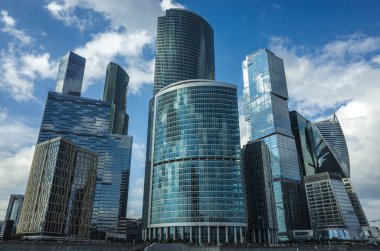 Moskova, Rusya - 11 Temmuz 2018: Yapı ticaret ve Finans Merkezi Moskova-şehir. Öğleden sonra Moskova Nehri görüntülemek