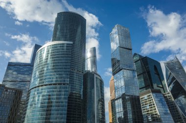 Moskova, Rusya - 11 Temmuz 2018: Yapı ticaret ve Finans Merkezi Moskova-şehir. Öğleden sonra Moskova Nehri görüntülemek