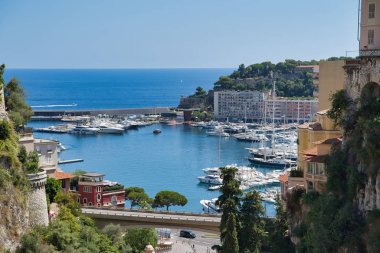Monaco, Avrupa - 11 Ağustos 2018: üstten görünüm Bay Park, yat ve tekne ile