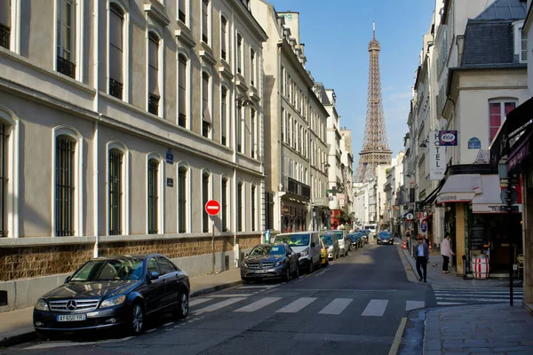 Paříž Francie Května 2018 Jeden Centrálních Ulicích Města Pohled Eiffelovu — Stock fotografie
