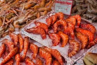 Balıklara Paris'te, counter Fransa kerevitleri ile Pazar