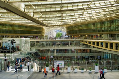 Paris, Fransa - 26 Mayıs 2018: Forum Les Halles, eski merkez gıda pazarı