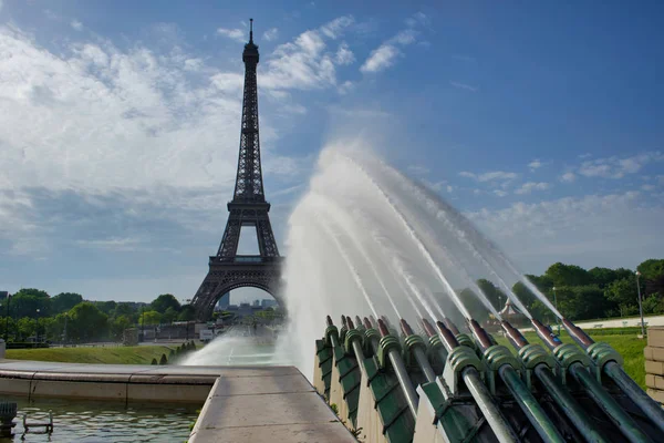 París Francia Mayo 2018 Torre Eiffel Fuente Plaza Trocadero — Foto de Stock