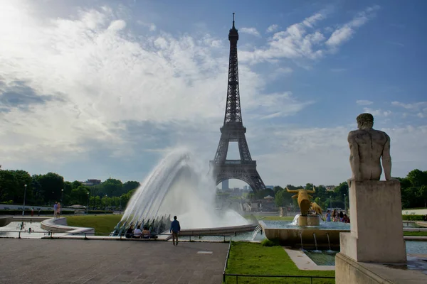 París Francia Mayo 2018 Torre Eiffel Fuente Plaza Trocadero — Foto de Stock