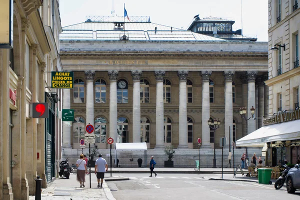 法国巴黎 2018年5月26日 巴黎交易所大楼的景色和前面的广场 — 图库照片