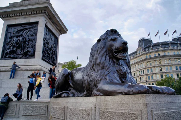 2018年9月8日 特拉法加广场的狮子雕塑 — 图库照片