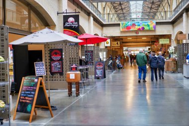 San Francisco, California, ABD - Embarcadero üzerinde bina şehir limanda 14 Mayıs 2018 - Alışveriş Merkezleri Market