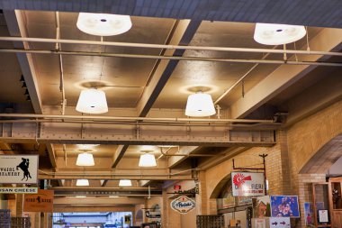 San Francisco, California, ABD - Embarcadero üzerinde bina şehir limanda 14 Mayıs 2018 - Alışveriş Merkezleri Market