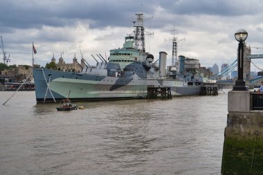 Londra, İngiltere - 9 Eylül 2018: Askeri Cruiser Belfast (Hms Belfast) on Thames Londra'nın çok merkezi demirleyen İngiliz filosunun gururu olduğunu
