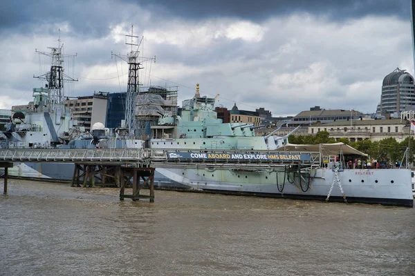 ロンドン イギリス 2018 軍の巡洋艦ベルファスト Hms ベルファスト は非常にロンドン中心部のテムズ川に係留されたイギリス艦隊の誇り — ストック写真