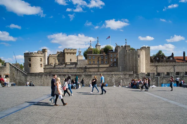 Londra, İngiltere - 9 Eylül 2018: The Royal Castle ve kulesi olarak bilinen Kraliçe,.