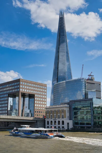 London Verenigd Koninkrijk September 2018 Een Pleziervaartuig Rivier Theems Een — Stockfoto