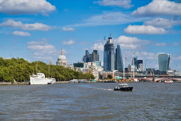 Londýn Září 2018 Pohled Město Budov Lodí Řece Temži — Stock fotografie