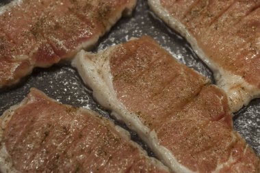 Bir tavada et biftek