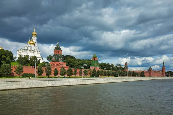 Moscow Russia August 2017 River Walk Kremlin Embankment — Stock Photo, Image