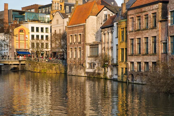 Gent Bélgica Fevereiro 2019 Elegantes Edifícios Antigos Nas Margens Canal — Fotografia de Stock