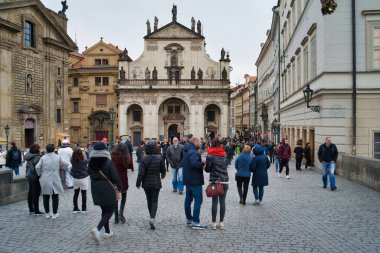 Prague, Çek Cumhuriyeti - 04 Mart 2019: Barok Kilisesi, Sts. Francis Assisi Haçlı Meydanı