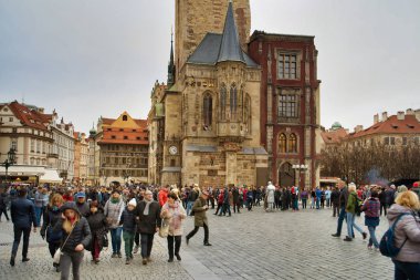 Prague, Çek Cumhuriyeti - 04 Mart 2019: Eski Şehir Meydanı ve 14 Belediye görünümünü