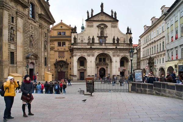 Prague, Çek Cumhuriyeti - 04 Mart 2019: Barok Kilisesi, Sts. Francis Assisi Haçlı Meydanı