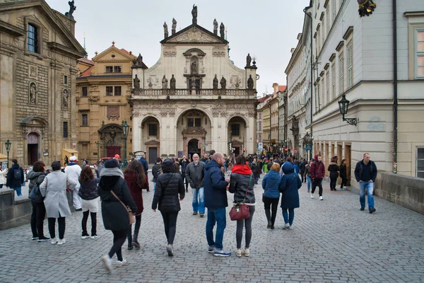 Prague, Çek Cumhuriyeti - 04 Mart 2019: Barok Kilisesi, Sts. Francis Assisi Haçlı Meydanı