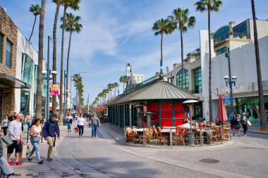 Los Angeles, Abd - 21 Mayıs 2018: Alışveriş merkezleri, okyanus kıyı şeridine yakın kafeler