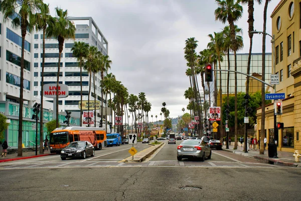 Los Angeles, Abd - 21 Mayıs 2018: Hollywood Bulvarı'nda gün batımında Şöhret Yürüyüşü. 1958'de Hollywood Walk of Fame, eğlence sektöründe çalışan sanatçılara bir övgü olarak yaratıldı..