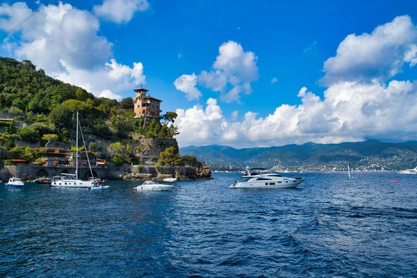 Portofino Włochy Sierpnia 2019 Piękna Zatoka Jachtami Cliff House Plaże — Zdjęcie stockowe